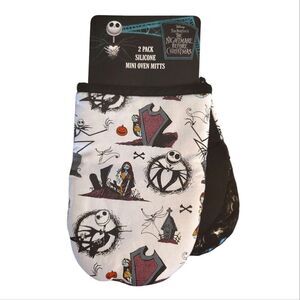Disney The Nightmare Before Christmas Mini Oven Mitts Set Of 2 NWT